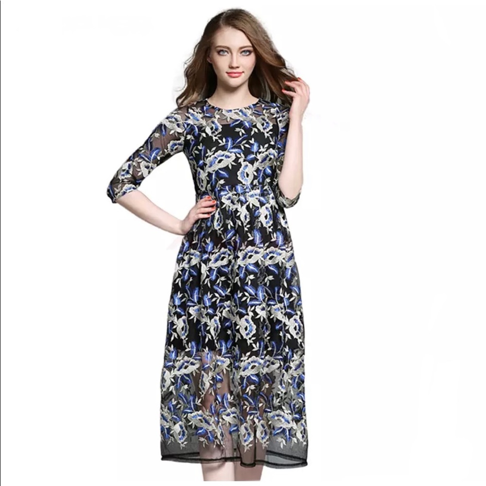 Metisu Embroided Floral Holiday Dress